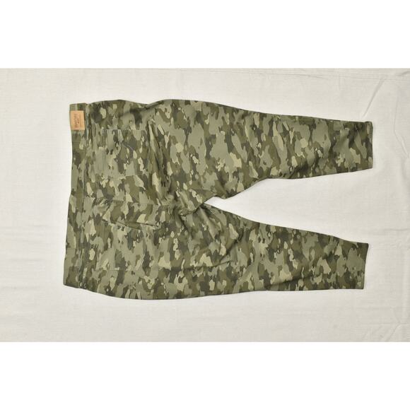 Levi Strauss Gold Signature Womens Camo Totally Shaping Pull-On Skinny Size 22W - Picture 8 of 8